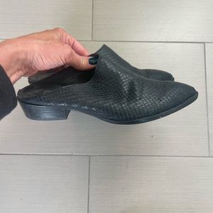 Steven by Steve Madden black leather mule. 1” heel.